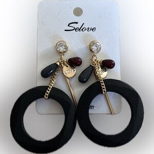 NWOT | circular dangle earrings with beads